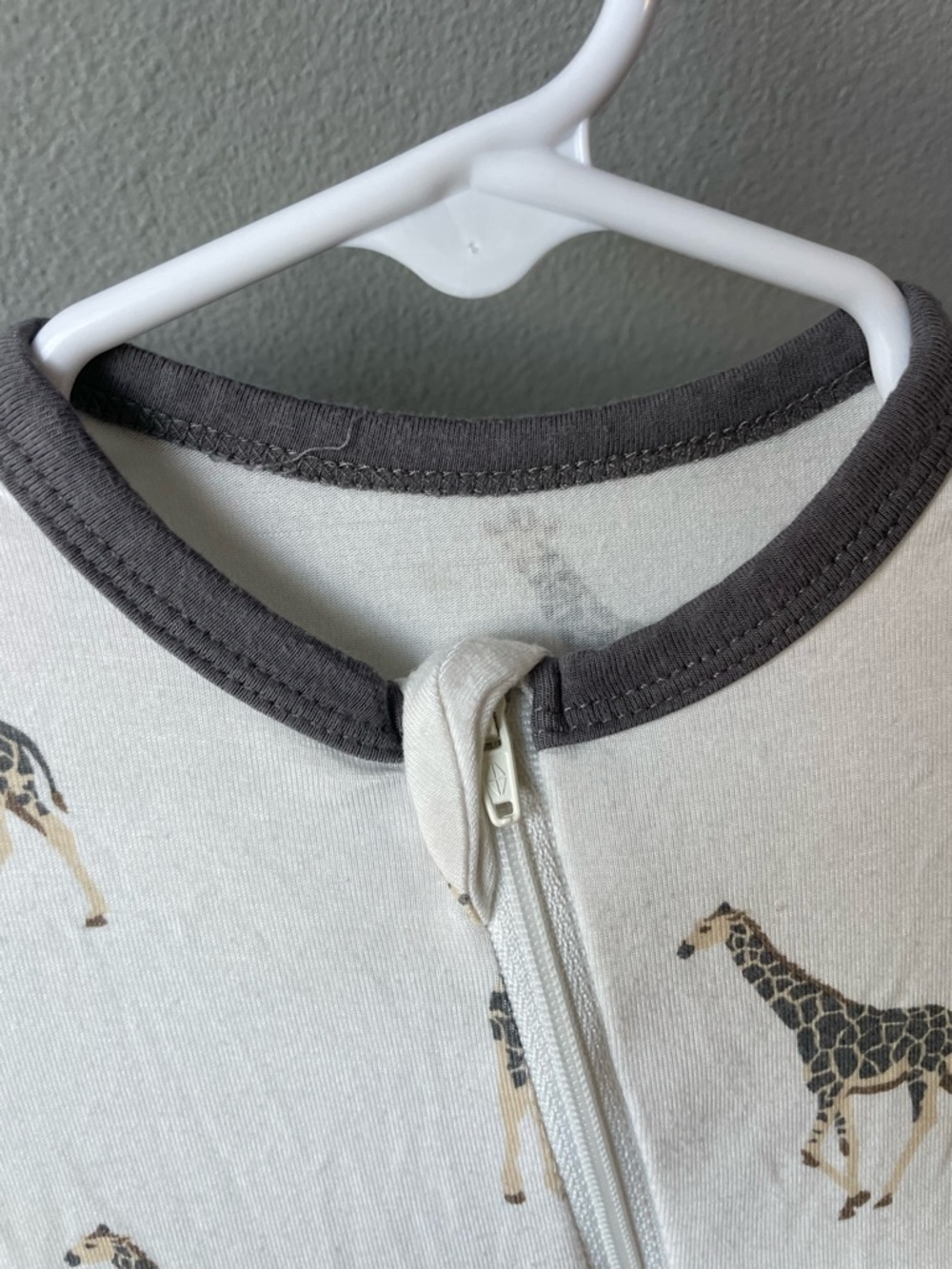 Kyte Baby Giraffe Print Neutral Bamboo Sleeper - Picture 3 of 8